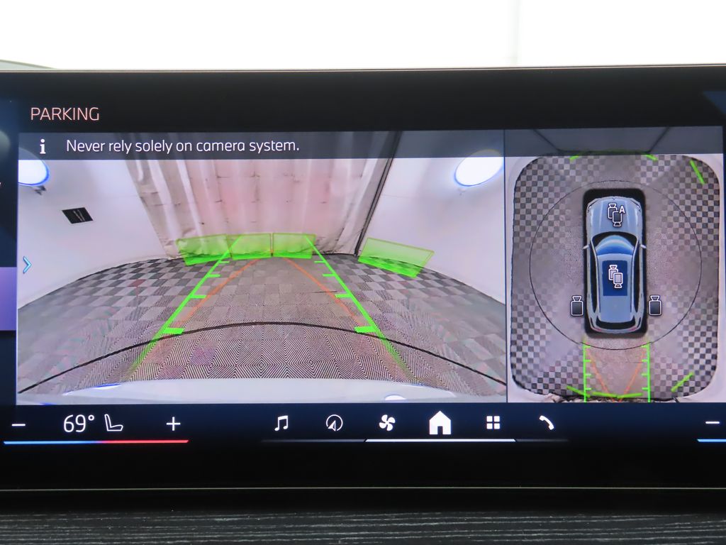 Thumbnail: 2026 BMW X5 - 15