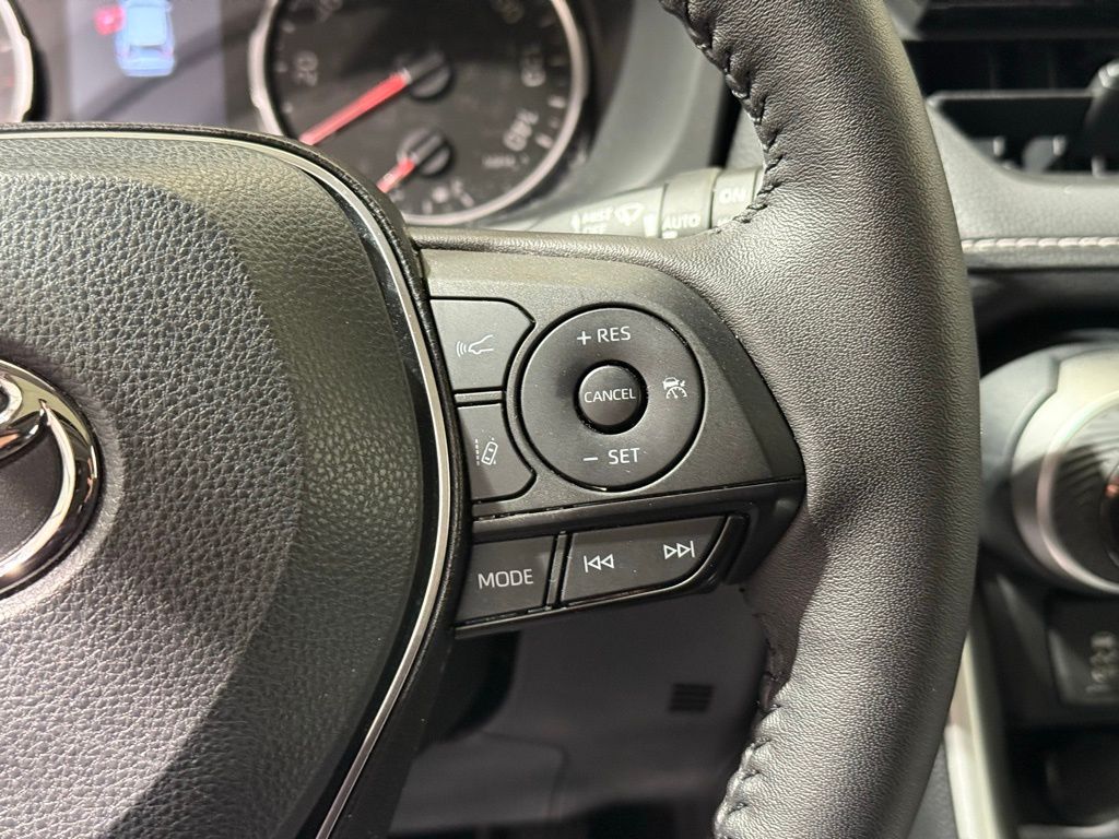 Thumbnail: 2022 Toyota RAV4 - 26