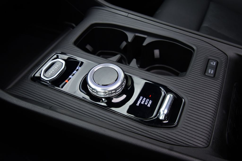 new 2026 Jeep Cherokee car, priced at $45,653