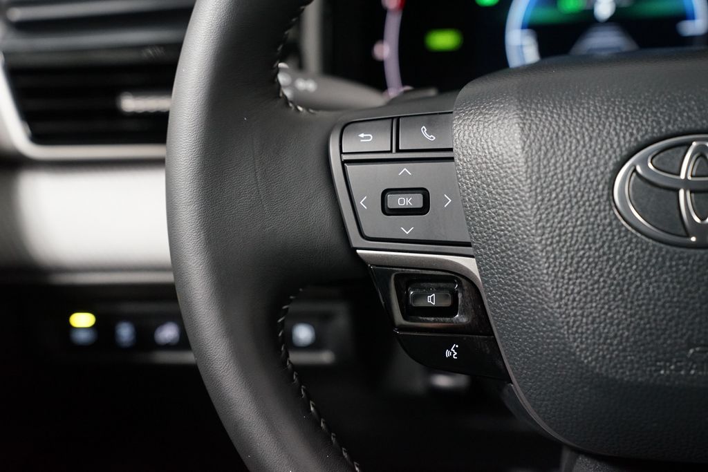 Thumbnail: 2025 Toyota Camry - 14