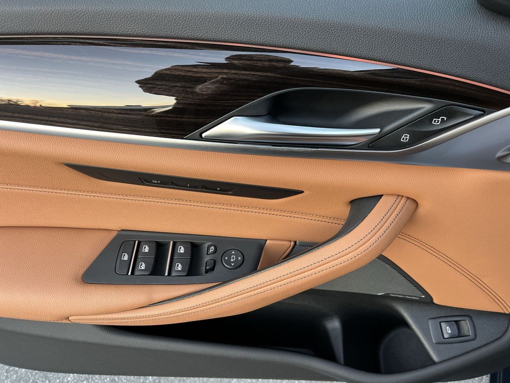 Thumbnail: 2023 BMW 5 Series - 13