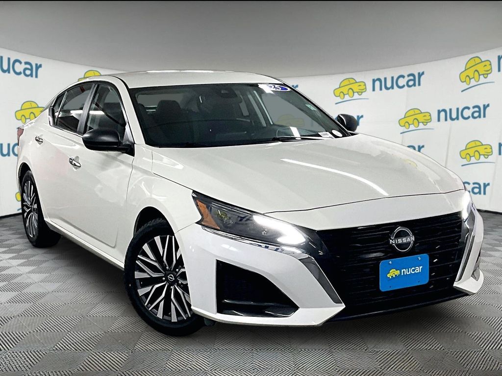 Glacier White 2025 Nissan Altima Sedan Front-Wheel Drive Continuously Variable Transmission
