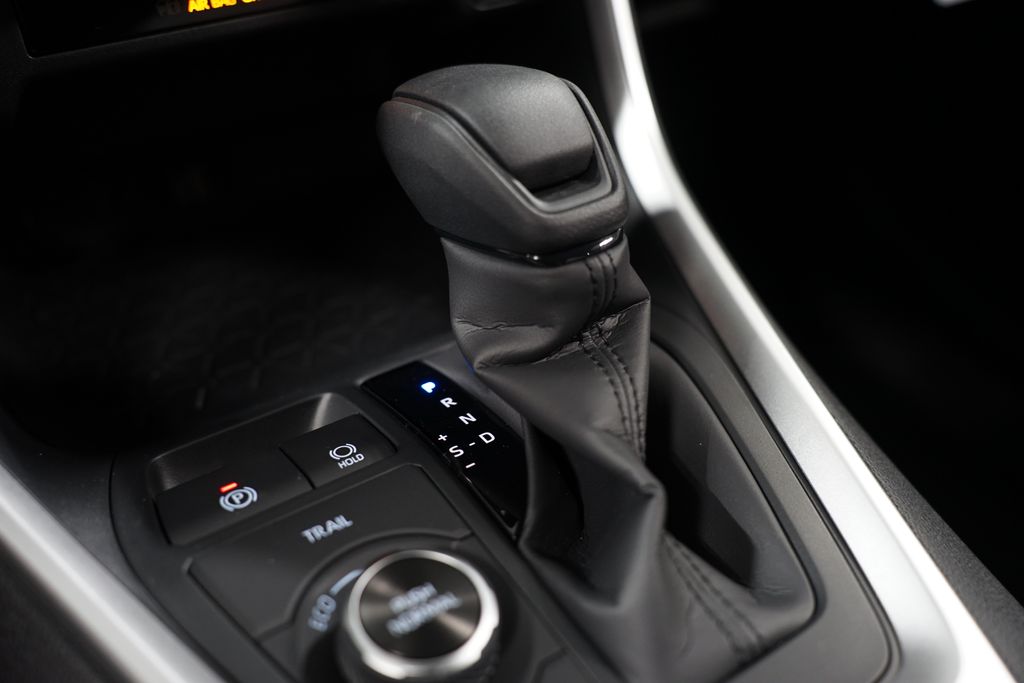 2025 Toyota RAV4 LE 21