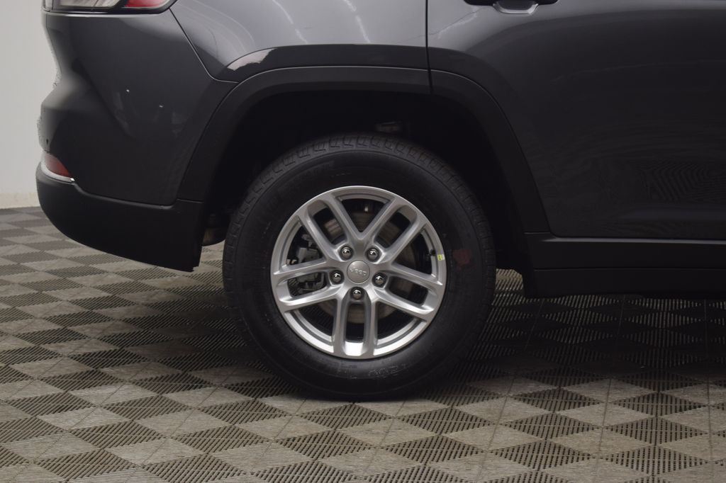 new 2026 Jeep Grand Cherokee car, priced at $37,984