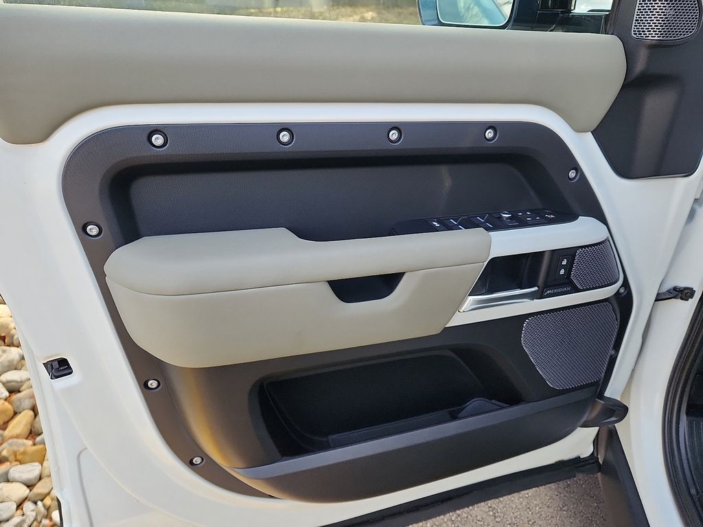 Thumbnail: 2020 Land Rover Defender - 12