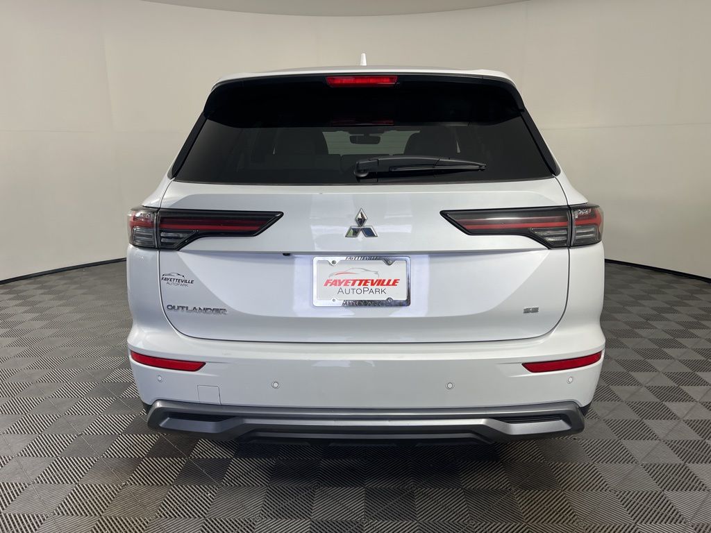 Thumbnail: 2025 Mitsubishi Outlander - 11