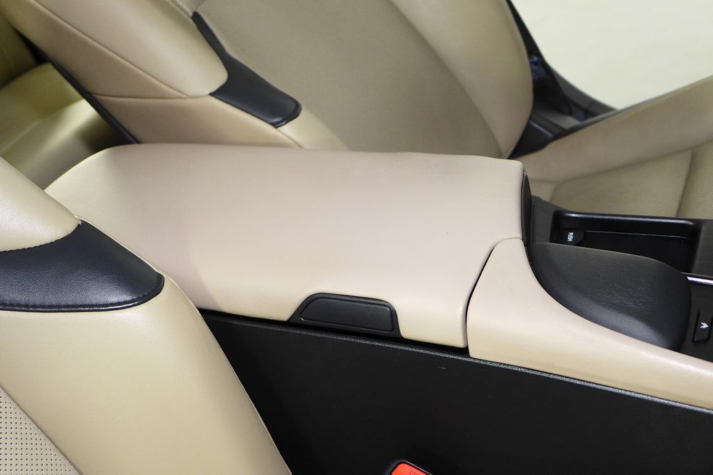 Thumbnail: 2020 Lexus ES - 16