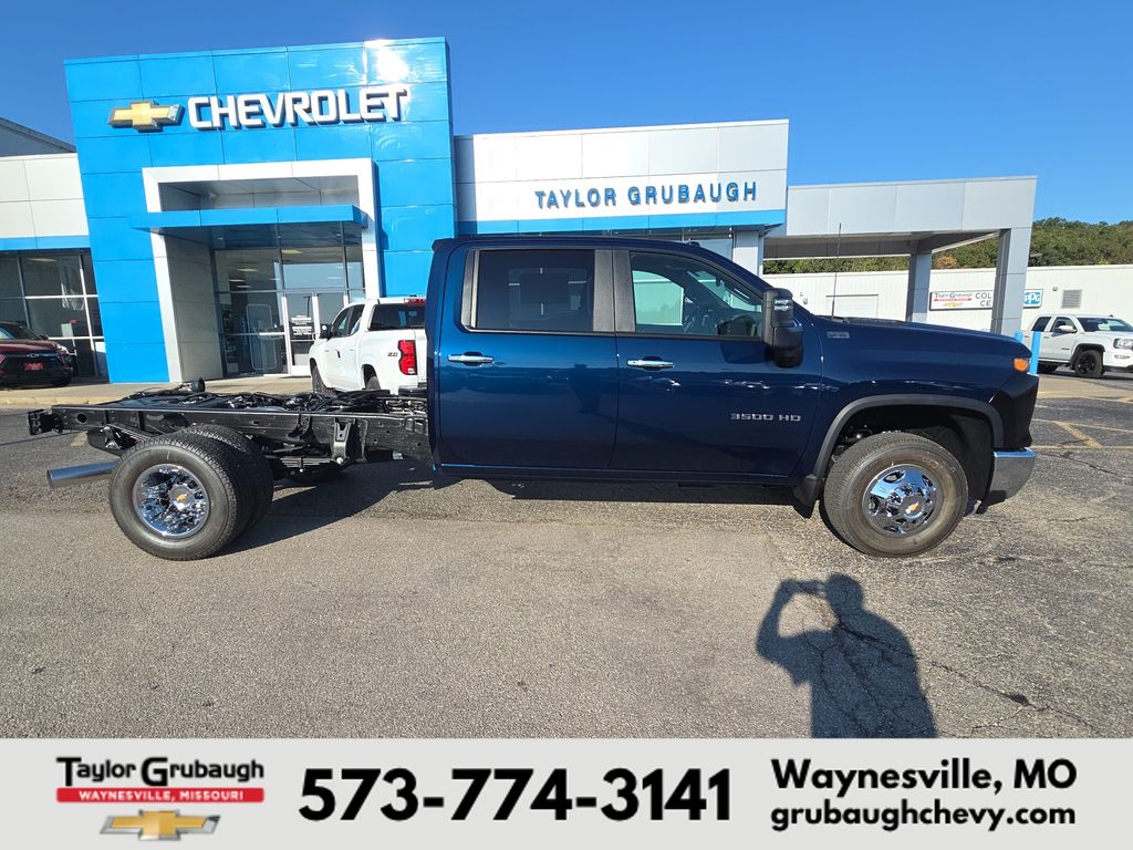Special Exterior Color. 2026 Chevrolet Silverado 3500HD Pickup Truck Four-Wheel Drive Automatic