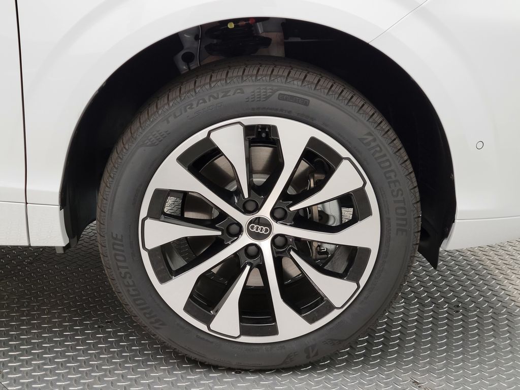 Thumbnail: 2026 Audi Q3 - 13