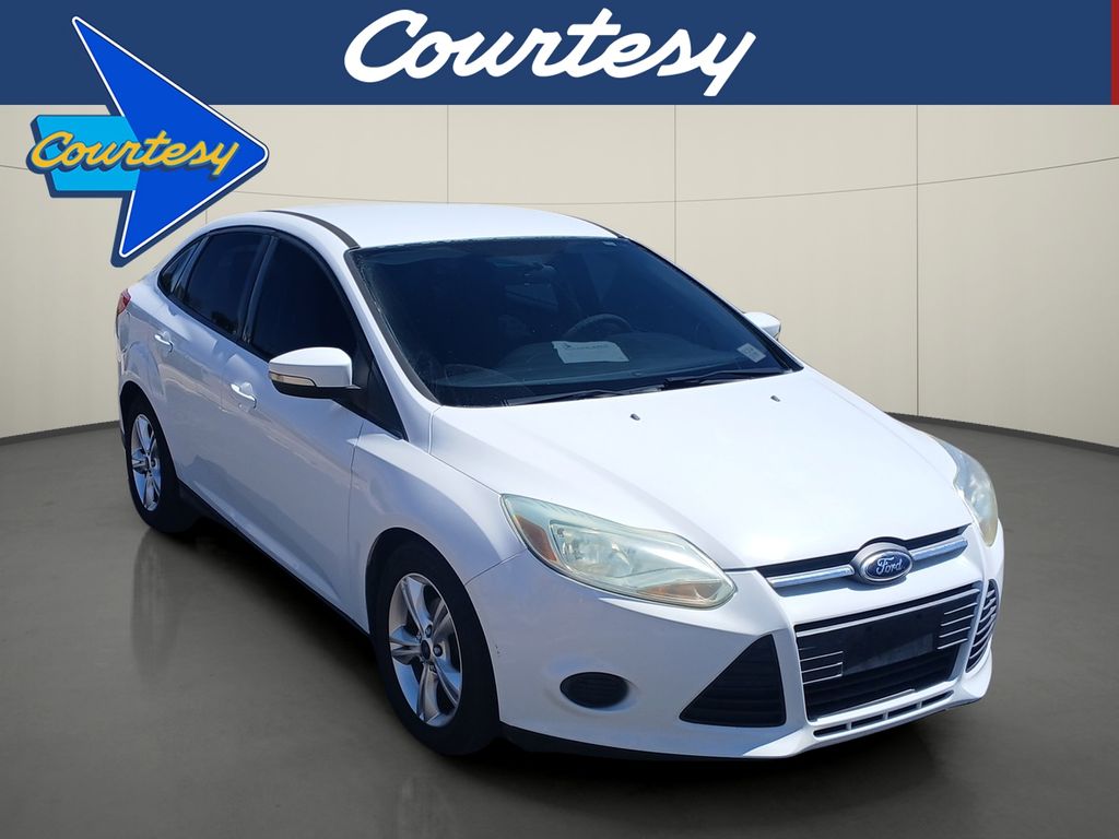 Oxford White 2013 Ford Focus SE Sedan Front-Wheel Drive 6-Speed Automatic