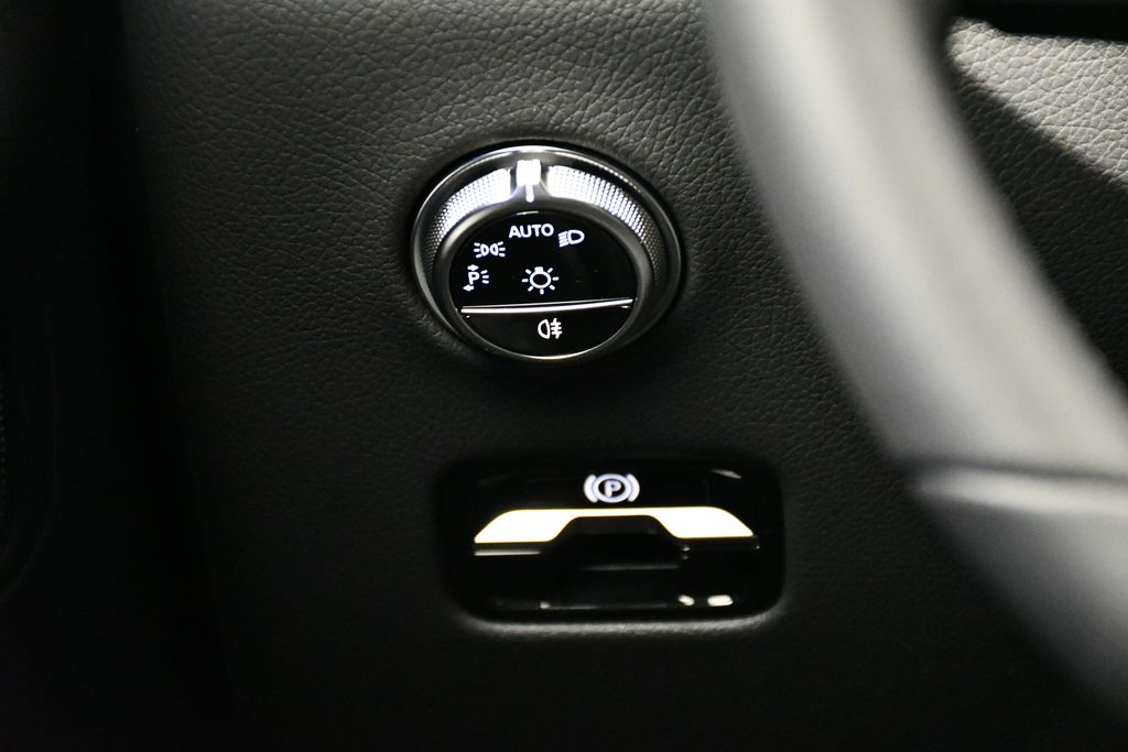 Thumbnail: 2025 Mercedes-Benz GLC - 20