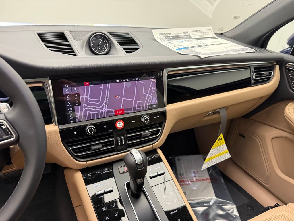 Thumbnail: 2026 Porsche Macan - 15