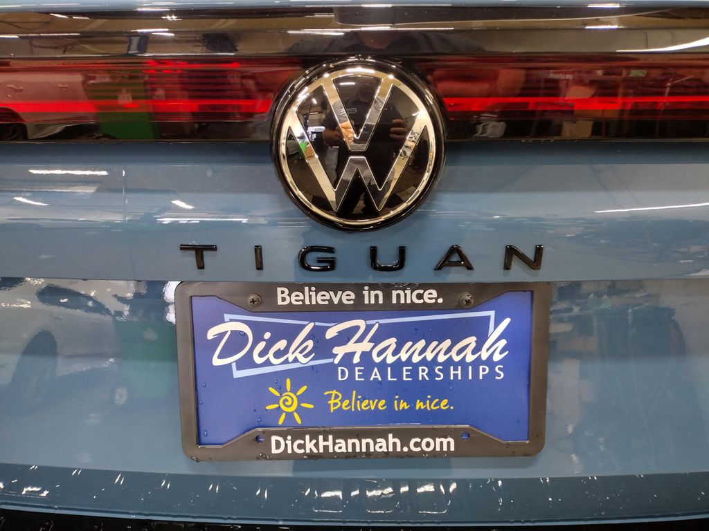 2025 Volkswagen Tiguan 2.0T SE R-Line Black