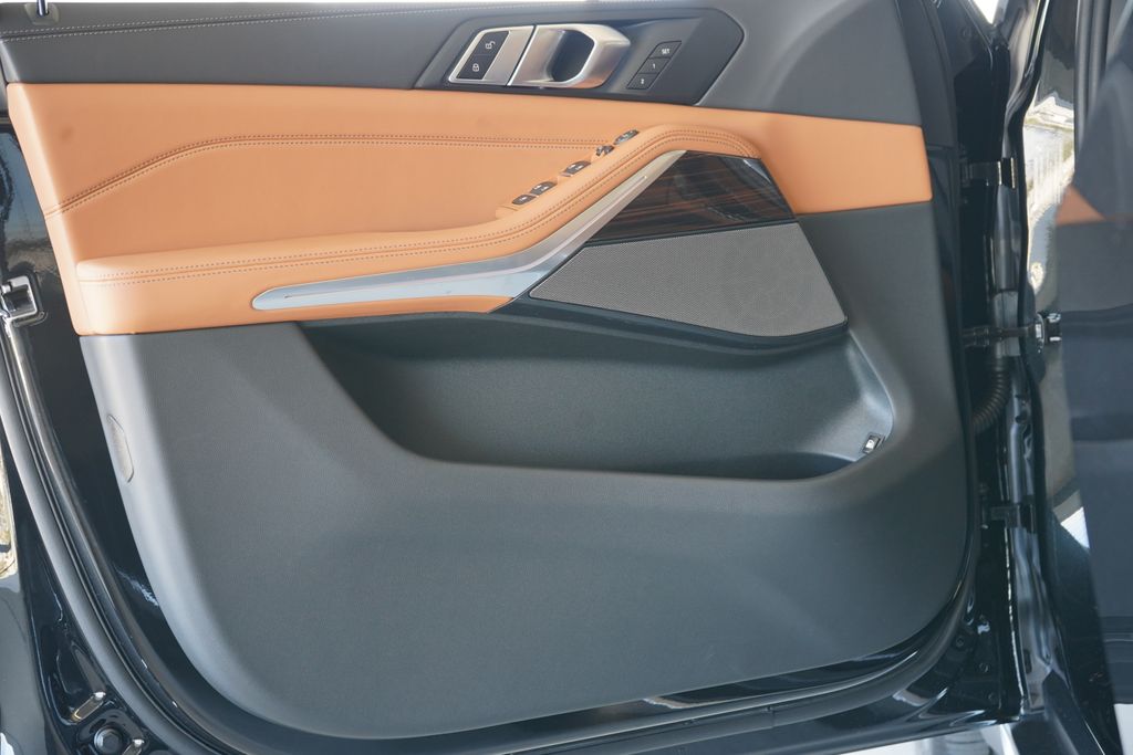 Thumbnail: 2026 BMW X5 - 11