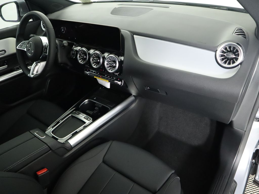 Thumbnail: 2025 Mercedes-Benz GLA - 17