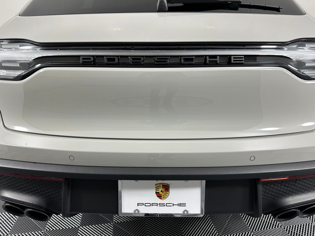 Thumbnail: 2026 Porsche Macan - 14