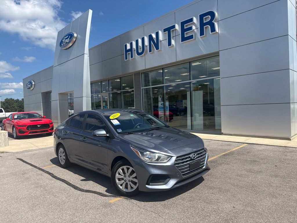 Urban Gray Metallic 2019 Hyundai Accent Sedan Front-Wheel Drive 6-Speed Automatic