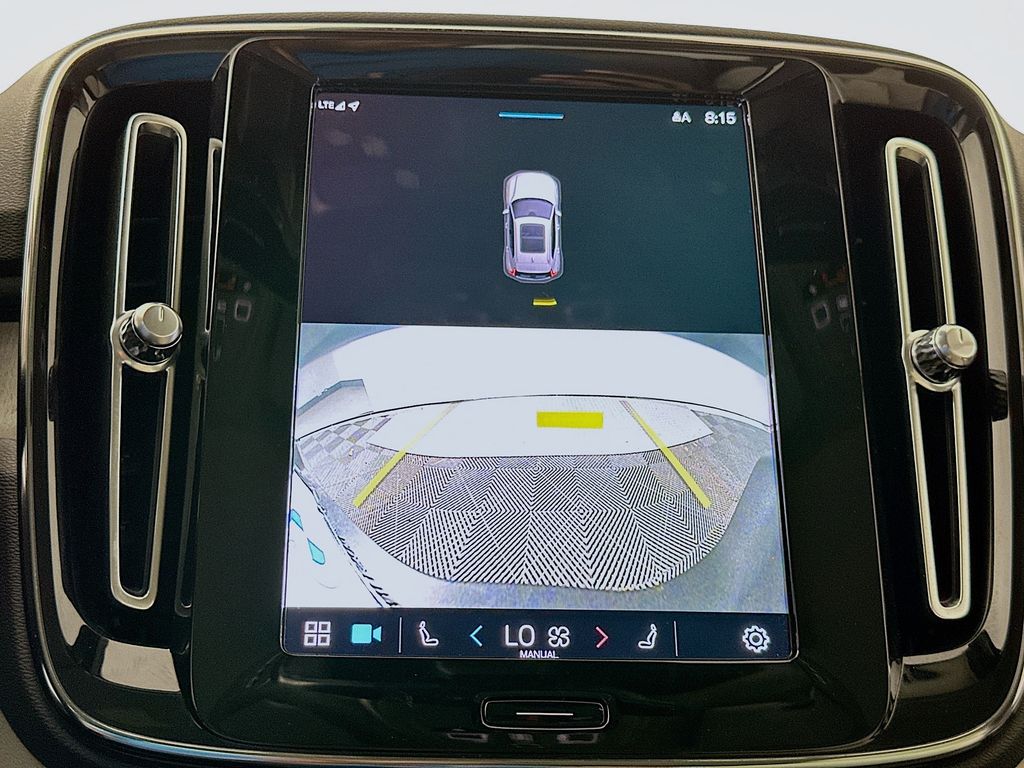 Thumbnail: 2023 Volvo XC40 - 14