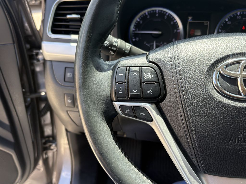 2019 Toyota Highlander XLE Gray at Gullo Toyota