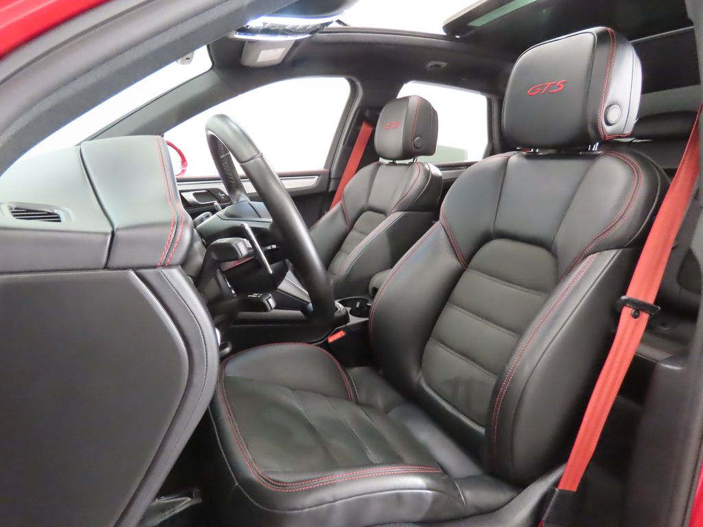 Thumbnail: 2022 Porsche Macan - 5