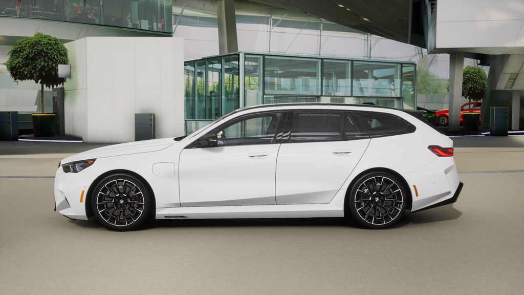 Thumbnail: 2026 BMW M5 - 4