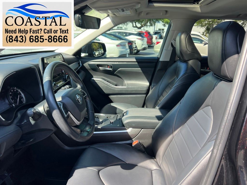 2022 Toyota Highlander XLE Brown at Davis Toyota of Orangeburg