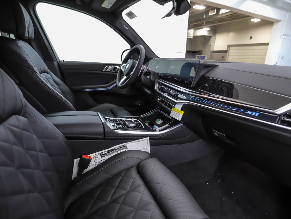 Thumbnail: 2026 BMW X5 - 30