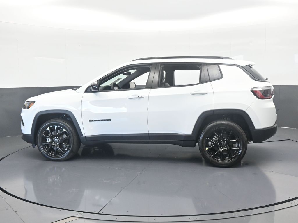 New 2026 bright white clearcoat Jeep Latitude image 3
