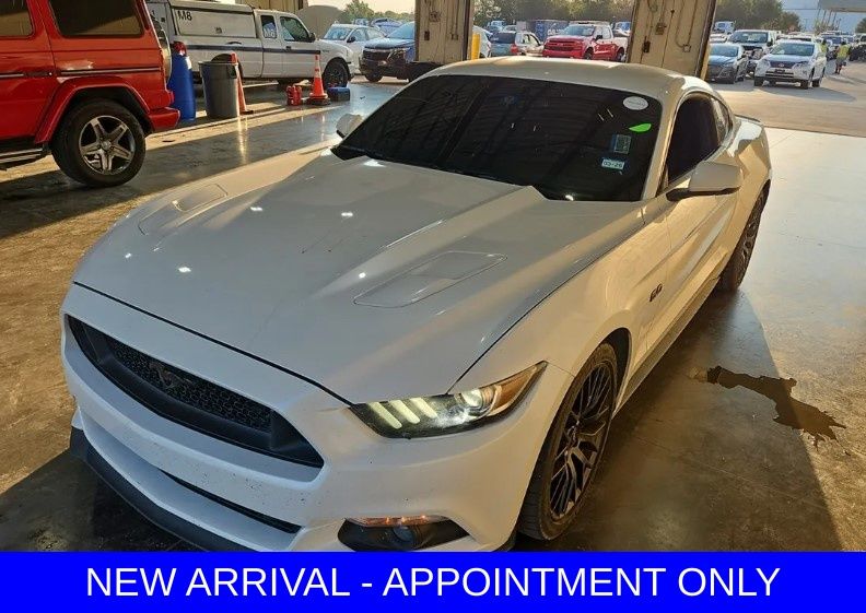 White Platinum Clearcoat Metallic 2017 Ford Mustang Coupe Rear-Wheel Drive 6-Speed Manual