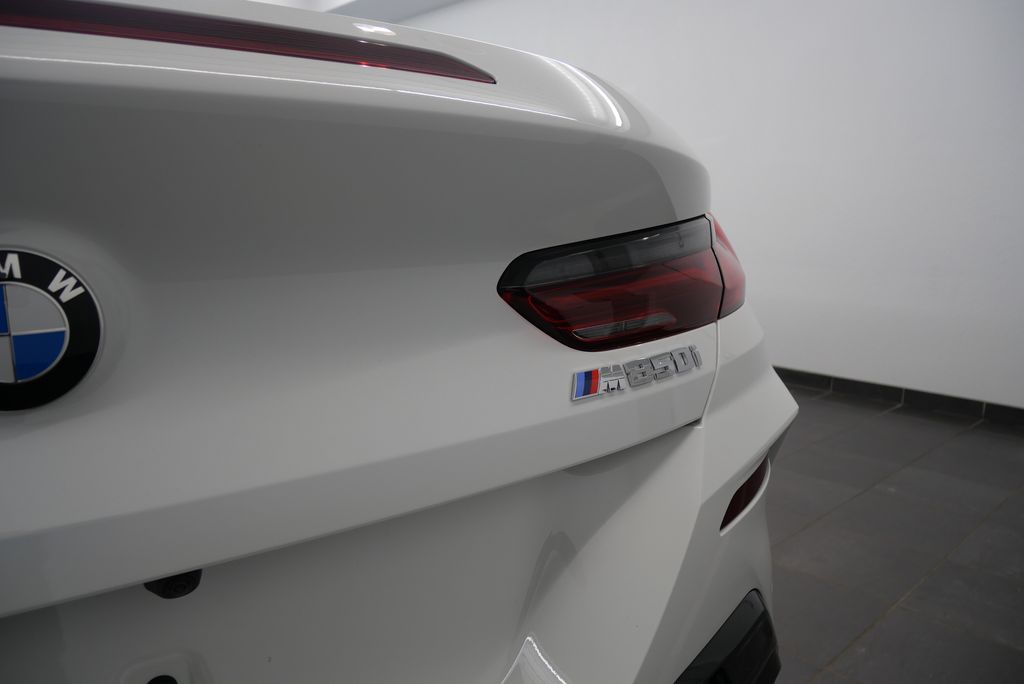 2025 BMW 8 Series M850i xDrive 7