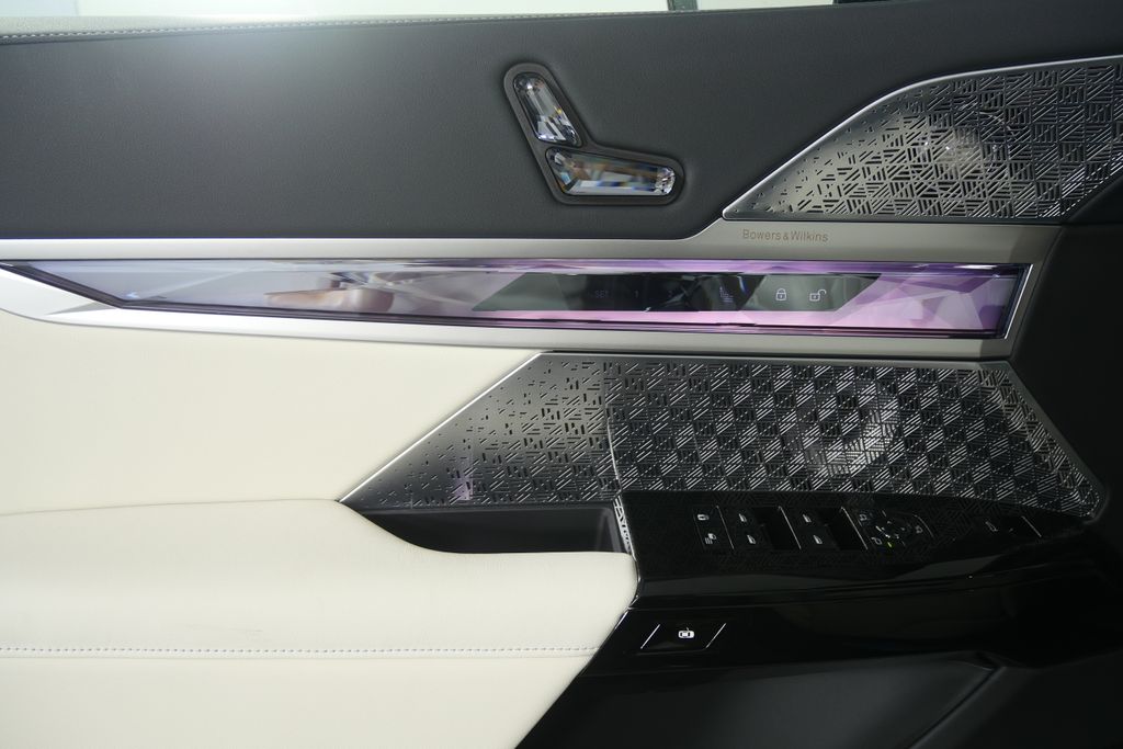 Thumbnail: 2026 BMW i7 - 8