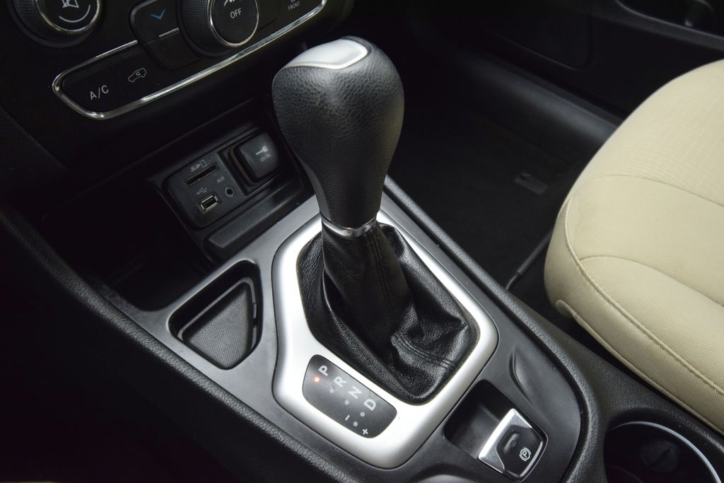 used 2015 Jeep Cherokee car, priced at $9,500