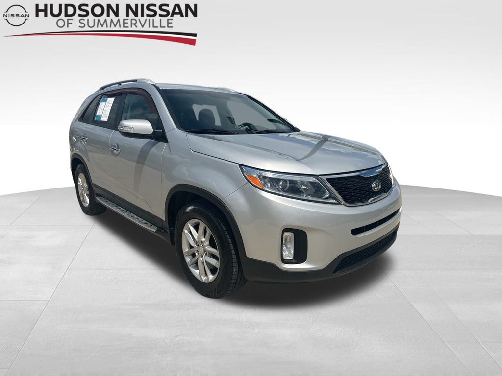2014 Bright Silver Kia Sorento LX SUV
