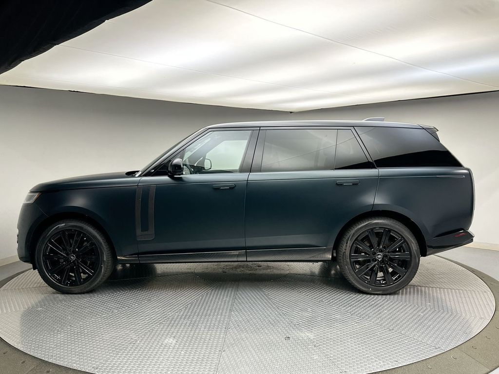 2025 Land Rover Range Rover SE 2