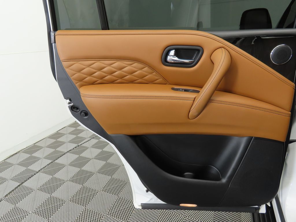 2019 INFINITI QX80 Luxe 27