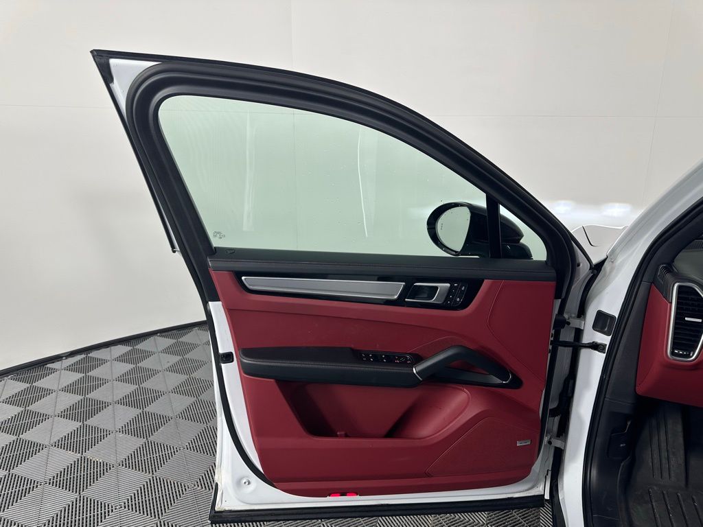 Thumbnail: 2022 Porsche Cayenne - 13