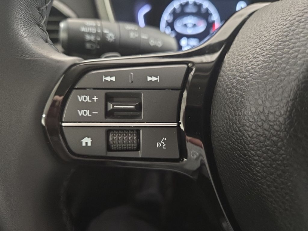 Used 2025  Honda Touring image 12