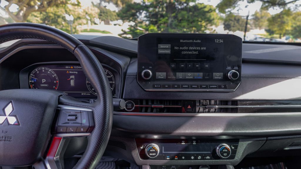 Used 2024 Mitsubishi Outlander SEL 4D Sport Utility