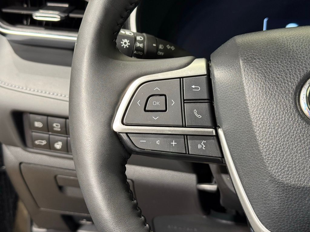 Thumbnail: 2023 Toyota Highlander - 26