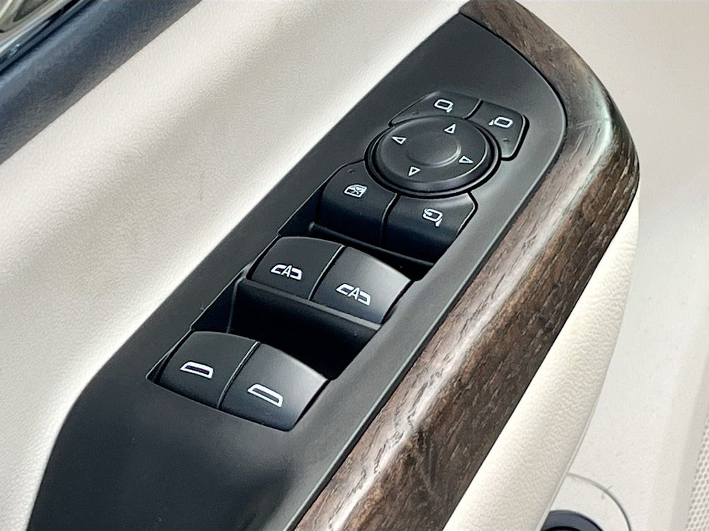 Used 2023 White GMC Denali image 18