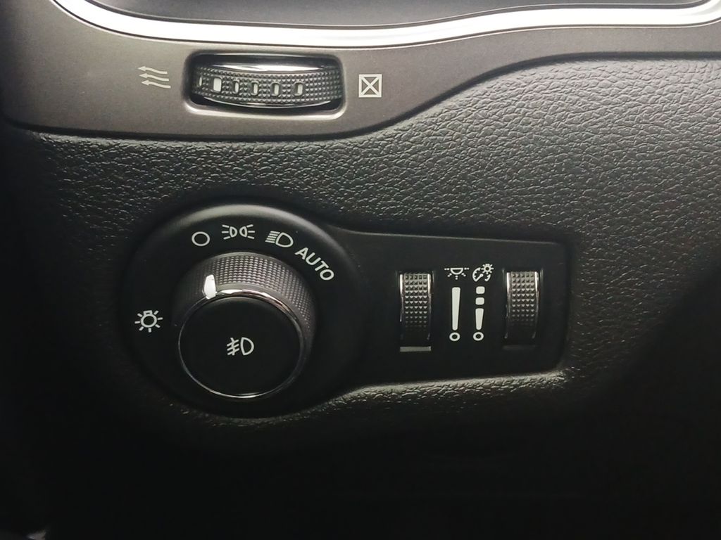 Used Car 2019 Jeep Cherokee  Latitude Plus For Sale Under $20,000 In Austin, Texas