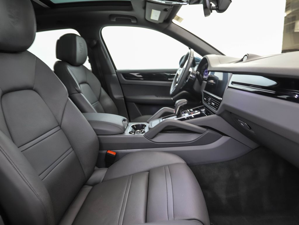 Thumbnail: 2020 Porsche Cayenne - 29