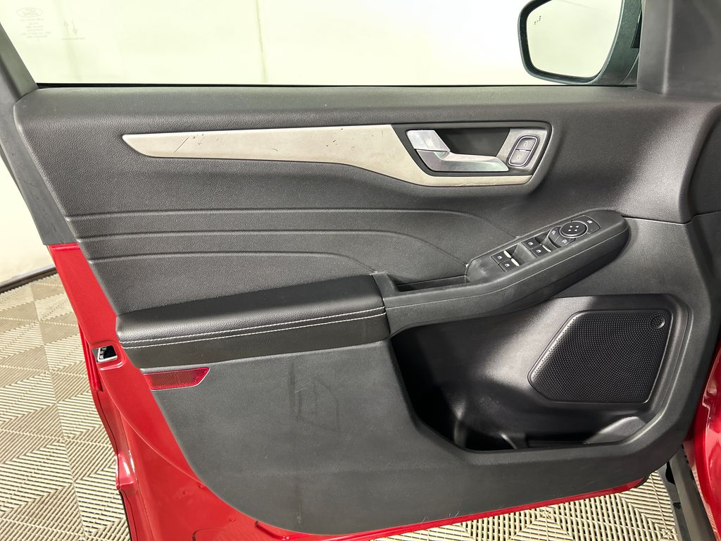 Used 2021 Red Ford SE image 11