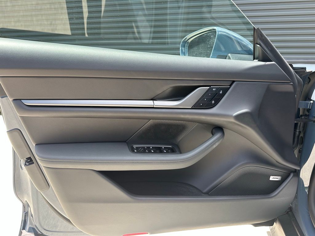 Thumbnail: 2025 Porsche Taycan - 14