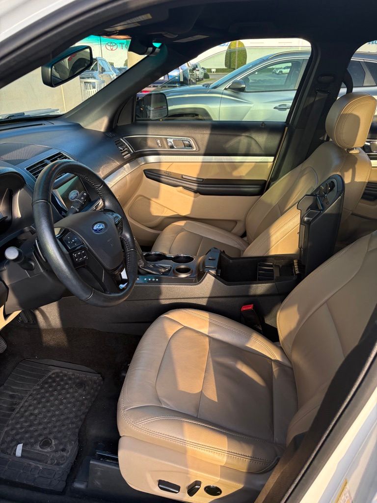 Thumbnail: 2017 Ford Explorer - 9