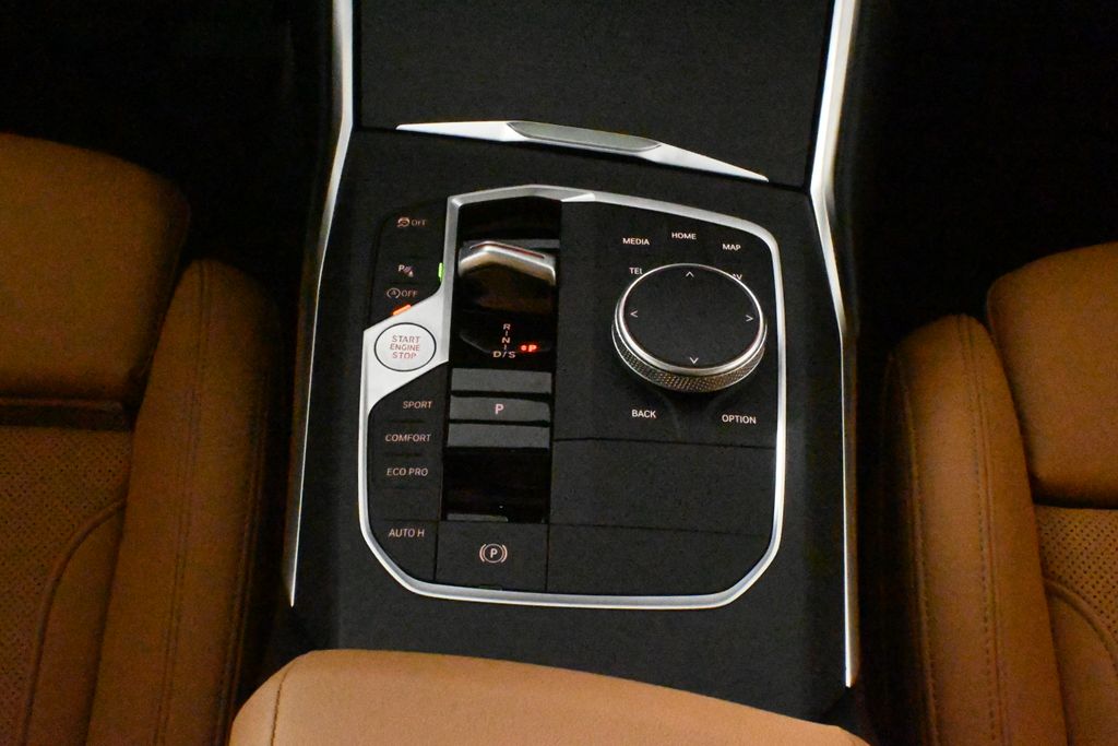 Thumbnail: 2025 BMW 3 Series - 24