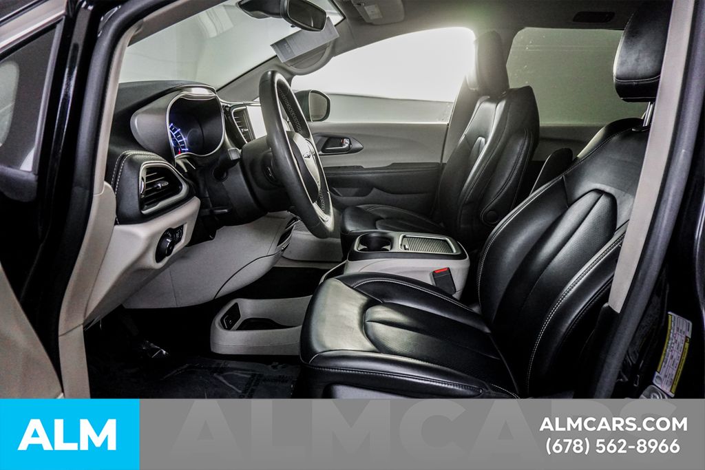 Used 2023 Black Chrysler Touring L image 16