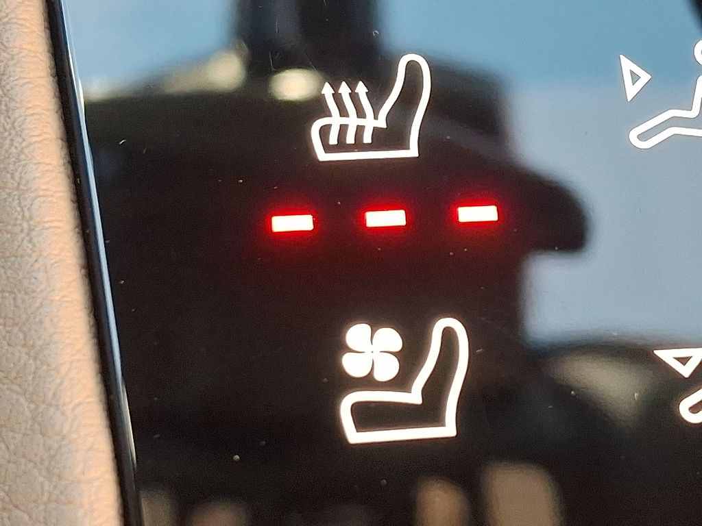 Thumbnail: 2025 Porsche Macan - 28