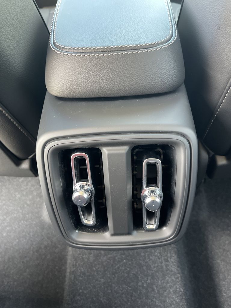2025 Volvo XC40 B5 Core photo