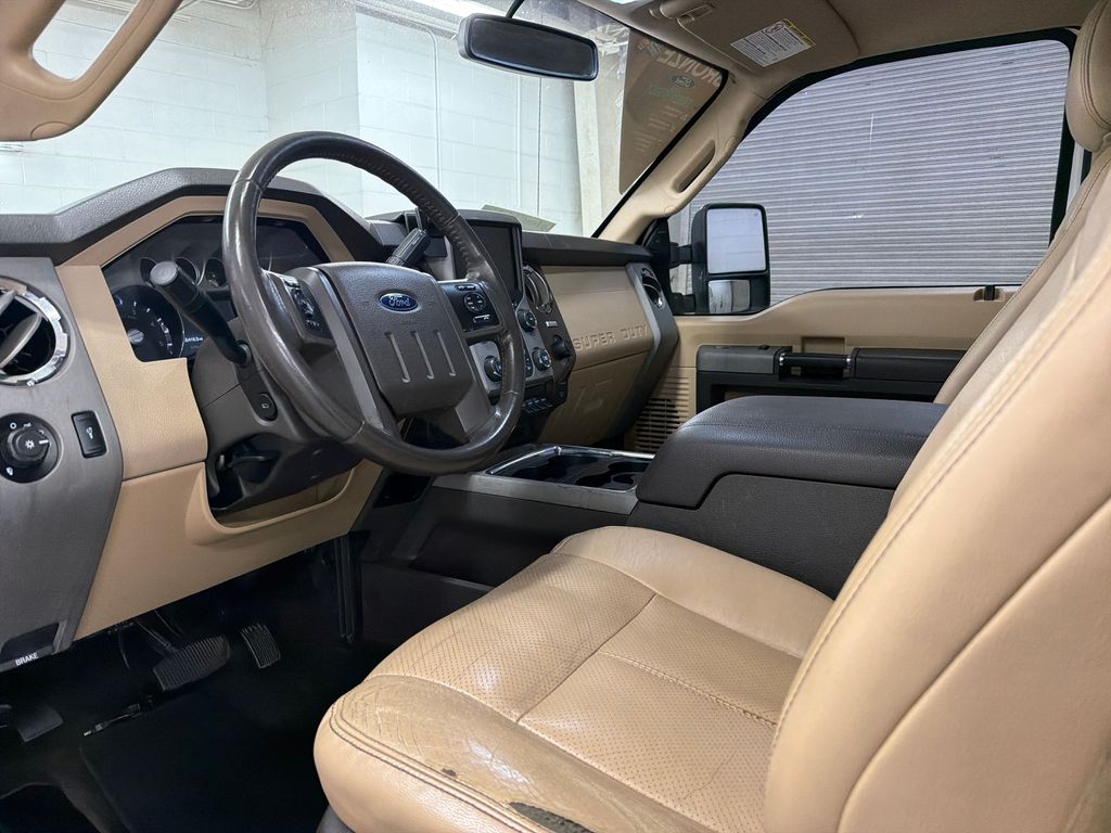 Used 2016  Ford Lariat image 4